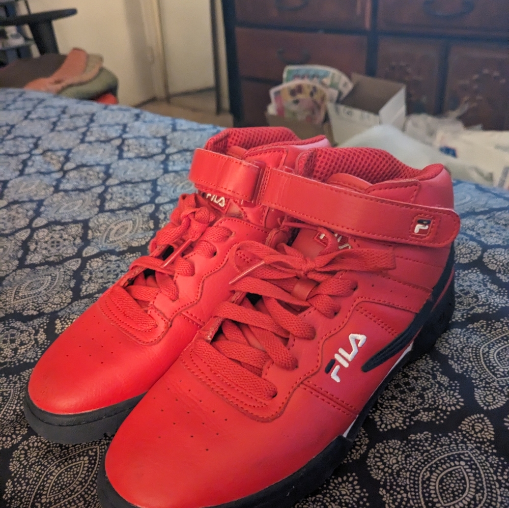 Boys or girls Fila high top sneakers - Picture 3 of 4